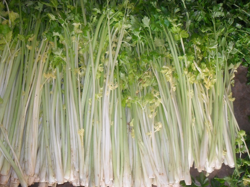 芹菜炒肉原材料